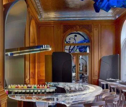 Bar Plaza Athenee 1 Night Life Bar Plaza Athene paris detail jpg