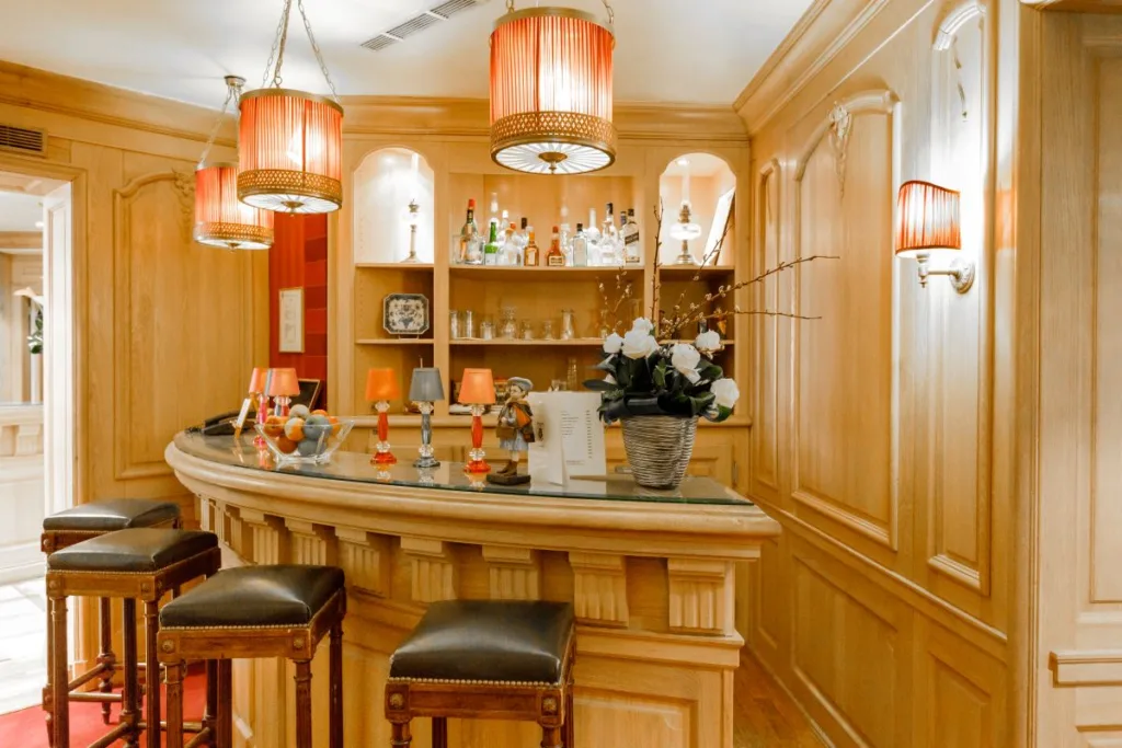 Gallery 33 Chmbiges Elysees bar 4 hotel paris