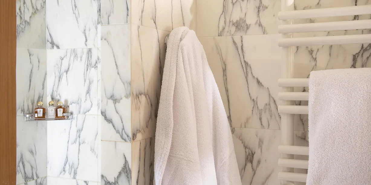 アパートメント 17 Hotel Chambiges Elysees Appartment bathroom jpg
