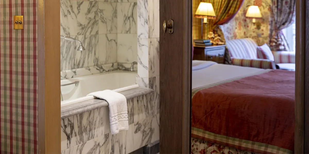 Hotel Chambiges Elysees Deluxe room bathroom jpg