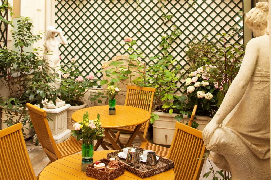 Gallery 45 Hotel Chambiges Elysees Paris Courtyard
