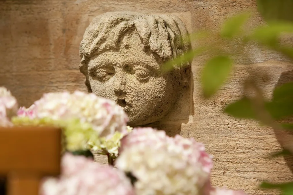 Gallery 44 Hotel Chambiges Elysees Paris Courtyard 2
