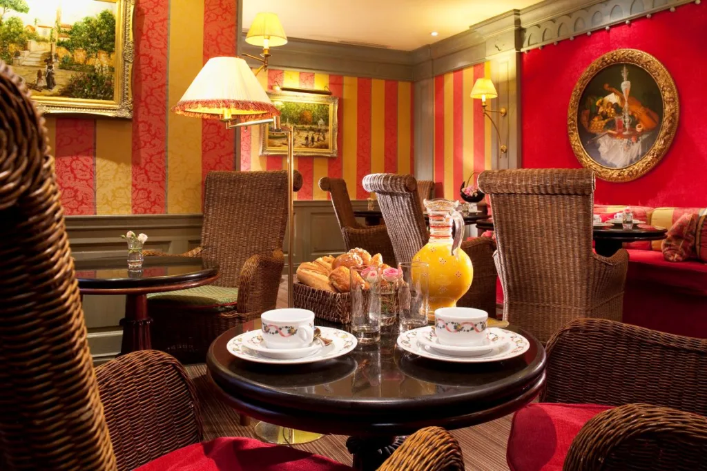 Gallery 43 Hotel Chambiges Elysees breakfast area 3