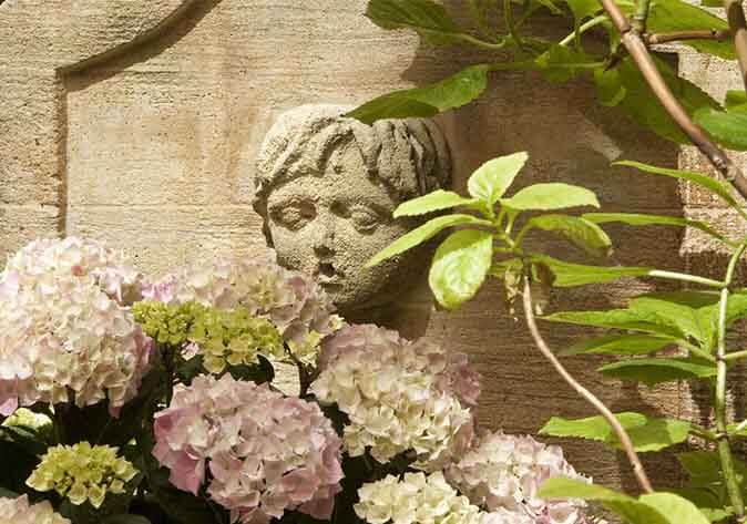 Hotel Chambiges Elysees courtyard detail