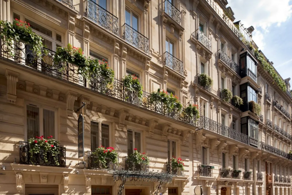 Gallery 8 Hotel Chambiges Elysees facade 2 paris