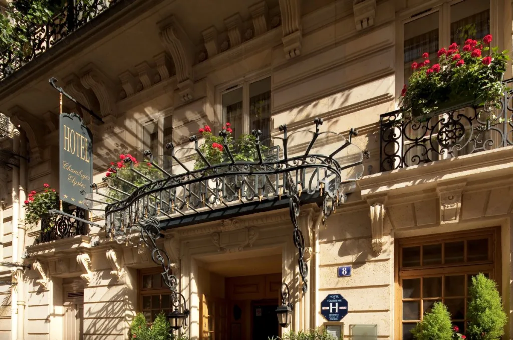 Gallery 6 Hotel Chambiges Elysees facade paris