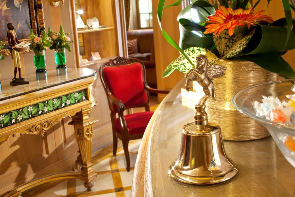 Gallery 3 Hotel Chambiges Elysees reception 1 paris