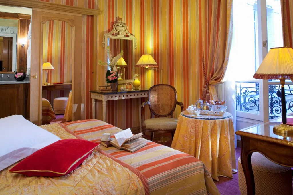 Gallery 24 Standard room Hotel Chambiges elysees paris 5