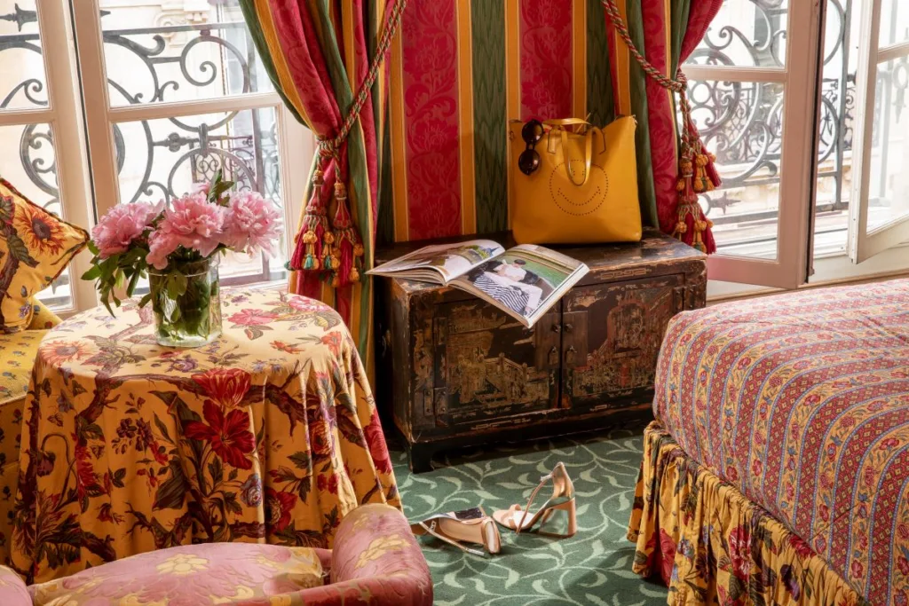 Gallery 26 Standard room Hotel Chambiges elysees paris detail 4