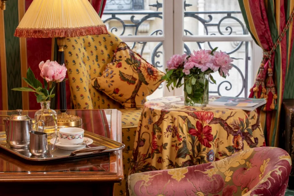 Gallery 23 Standard room Hotel Chambiges elysees paris detail 5
